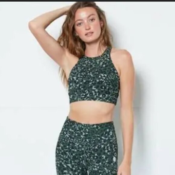 NEW Cream Yoga Green Cheetah Set - Picture 1 of 6